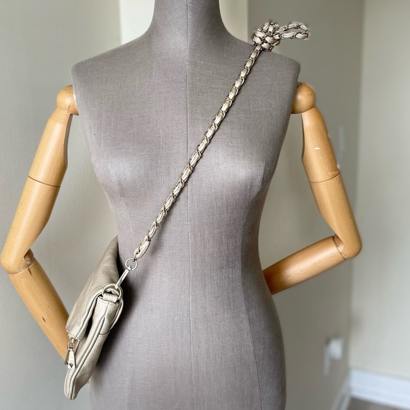 Gold Guess Purse with Chain - Picture 5 of 9